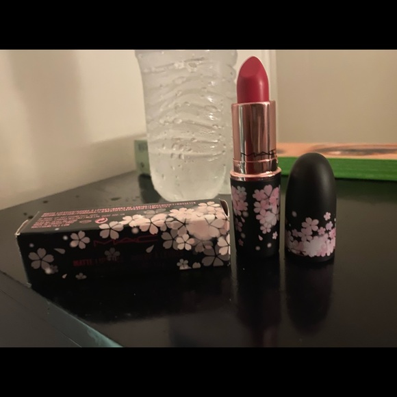 New in Box MAC Lipstick 💄 - Picture 4 of 4
